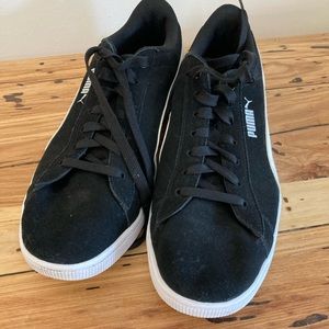 Black Puma Vikky v2 sneakers size 11